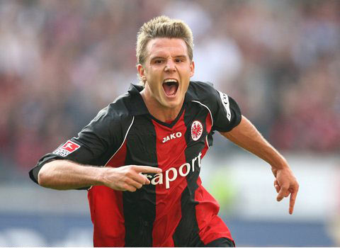 进攻犯规在篮球比赛中的影响与判罚规则解析