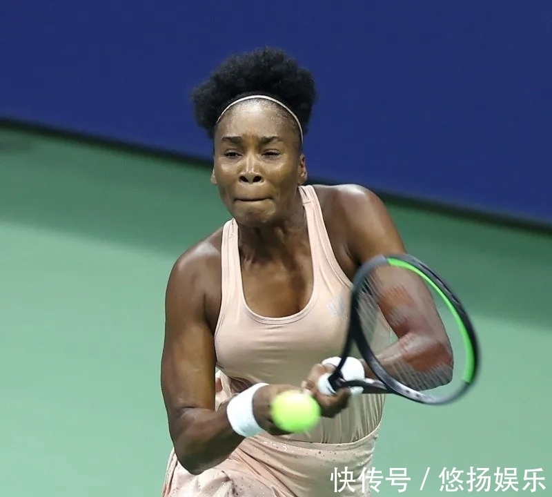 球场在晚间 球场在晚间